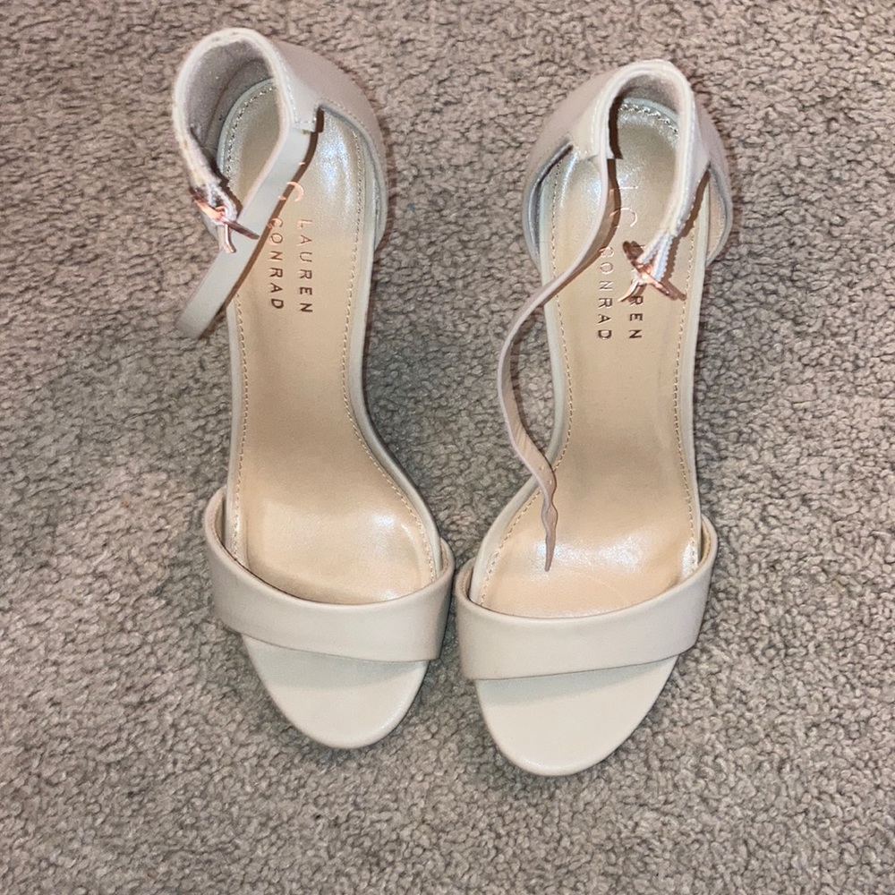 BNWOT LC women’s nude heels